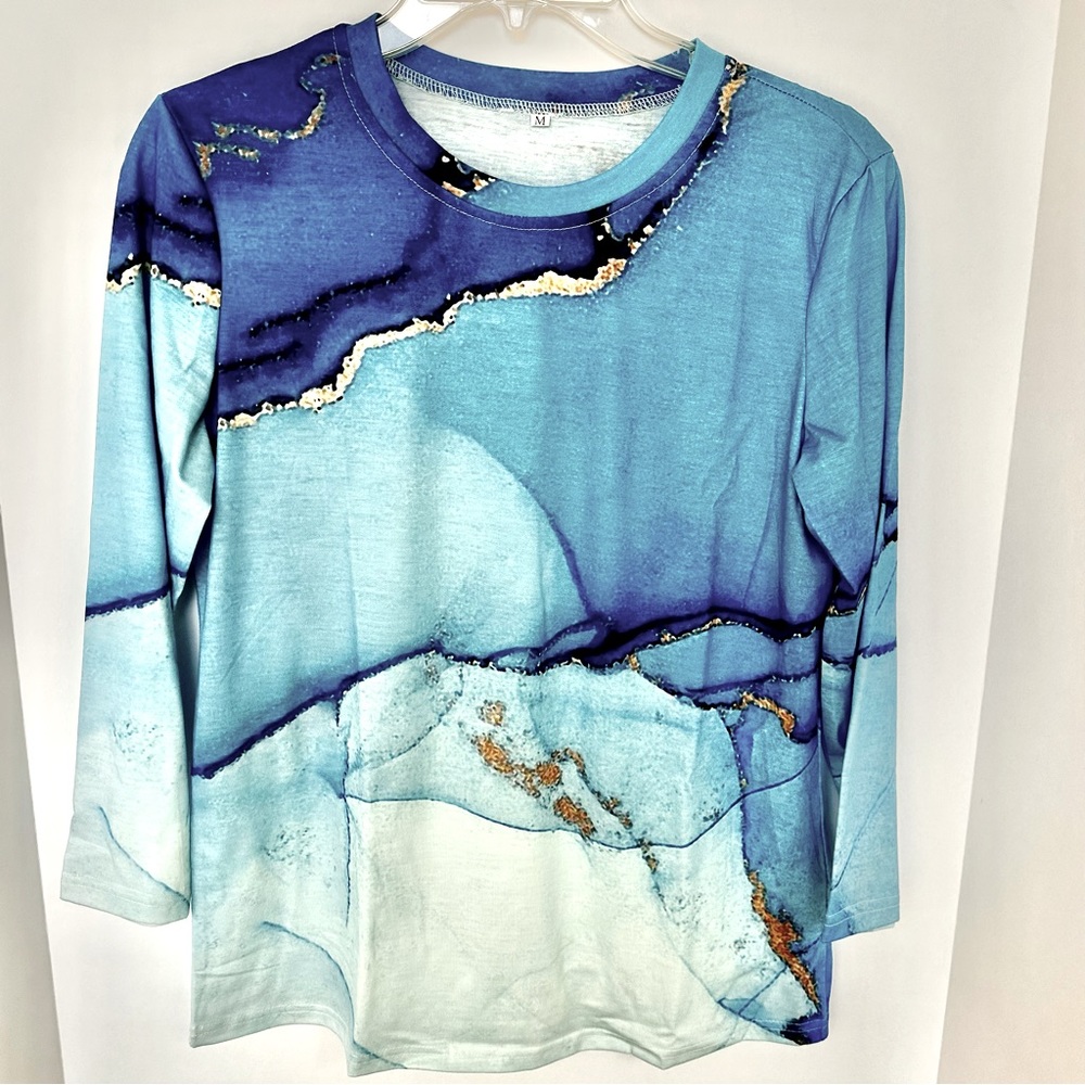 Abstract NWT blueT-Shirt Medium